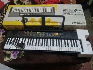 Yamaha PSR F52