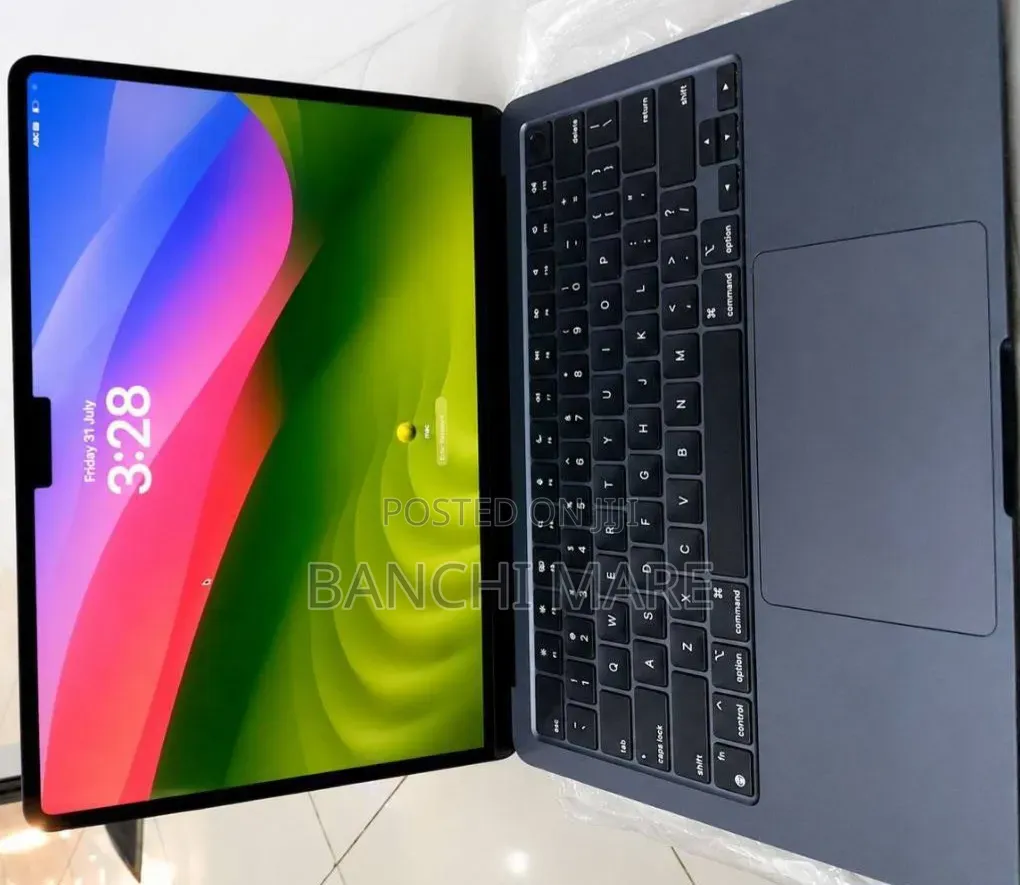 New Laptop Apple MacBook Air 2022 M2 8GB Intel Core M2 SSD 256GB