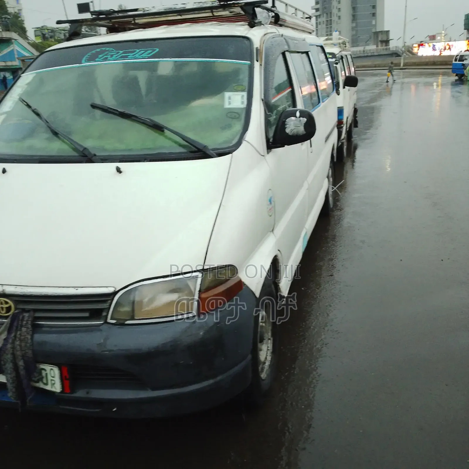 Toyota Grand HiAce 2002 White
