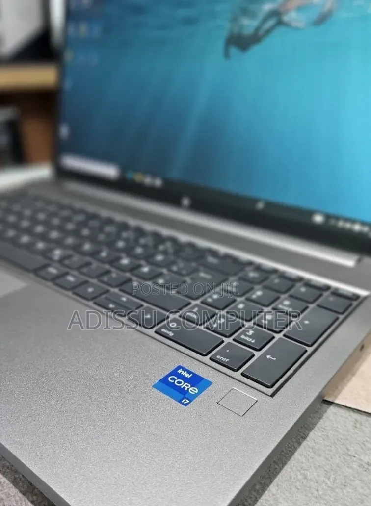New Laptop HP ZBook Firefly G8 16GB Intel Core i7 SSD 1T