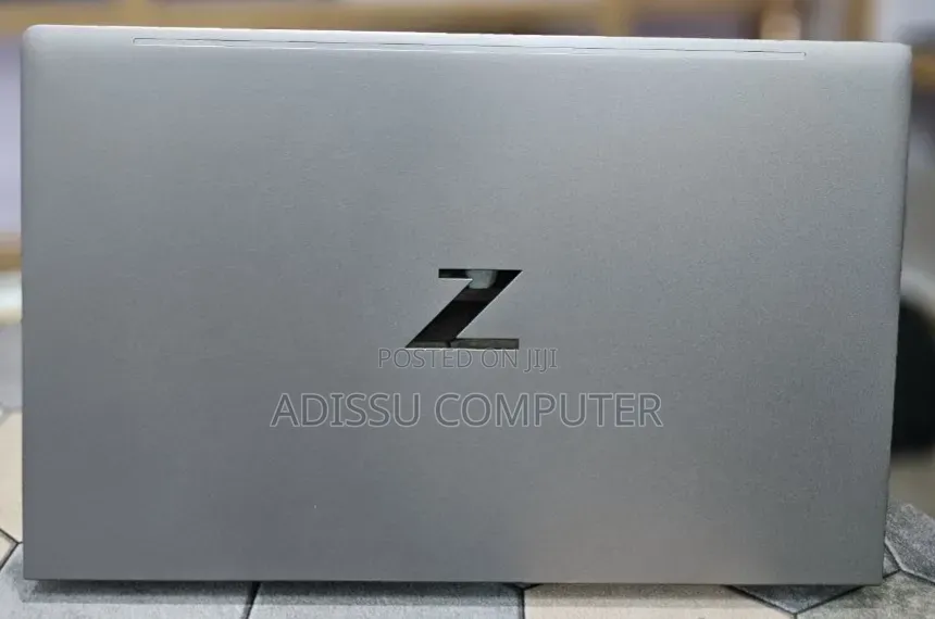 New Laptop HP ZBook Firefly G8 16GB Intel Core i7 SSD 1T