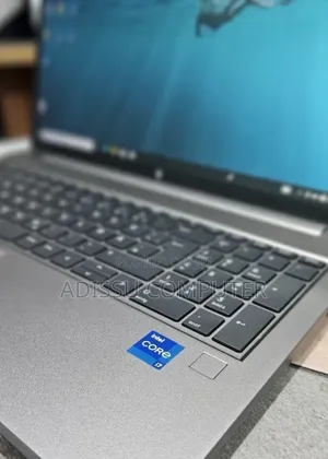 New Laptop HP ZBook Firefly G8 16GB Intel Core i7 SSD 1T