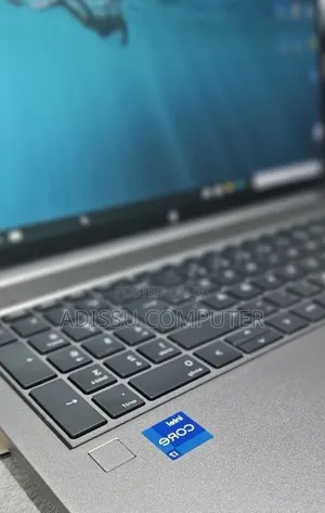 New Laptop HP ZBook Firefly G8 16GB Intel Core i7 SSD 1T