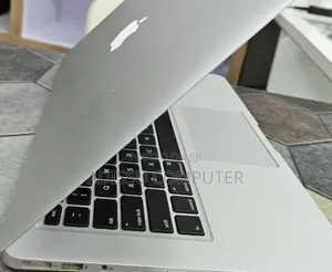 New Laptop Apple MacBook Pro 2017 8GB Intel Core i5 SSD 256GB