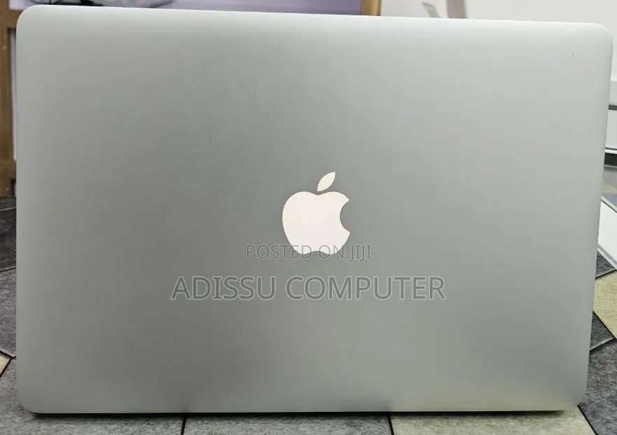 New Laptop Apple MacBook Pro 2017 8GB Intel Core i5 SSD 256GB