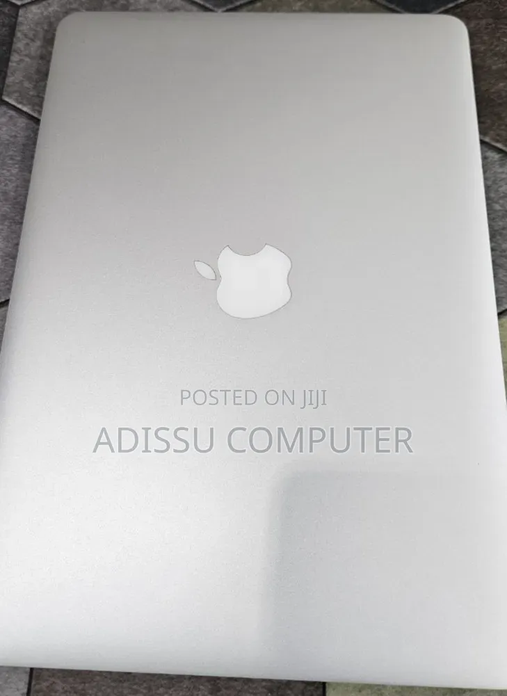 New Laptop Apple MacBook Pro 2017 8GB Intel Core i5 SSD 256GB