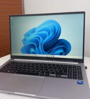 New Laptop Samsung Galaxy Book4 8GB Intel Core 5 SSD 512GB