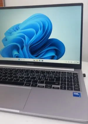 New Laptop Samsung Galaxy Book4 8GB Intel Core 5 SSD 512GB