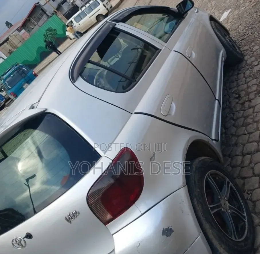 Toyota Vitz 2001
