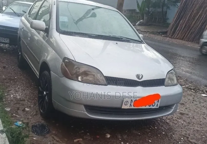 Toyota Platz 2001 Silver