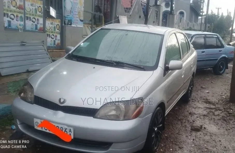 Toyota Platz 2001 Silver