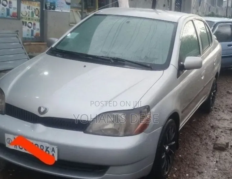 Toyota Platz 2001 Silver