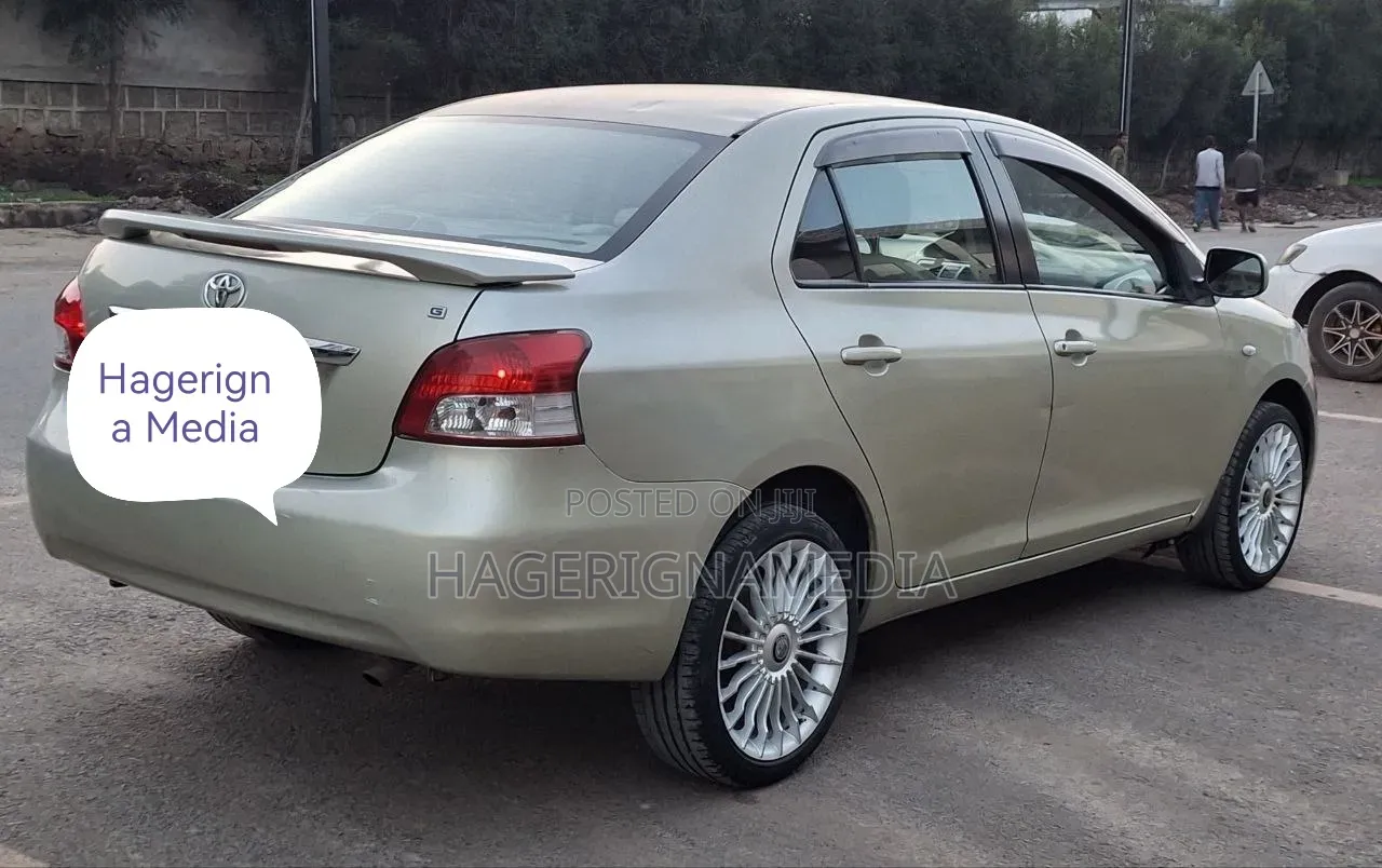 Toyota Yaris 2008 Gold