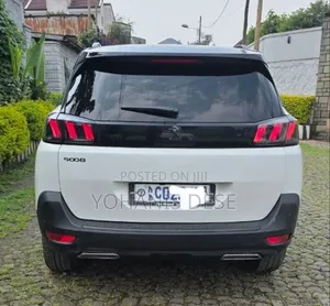 Peugeot 5008 2021 White
