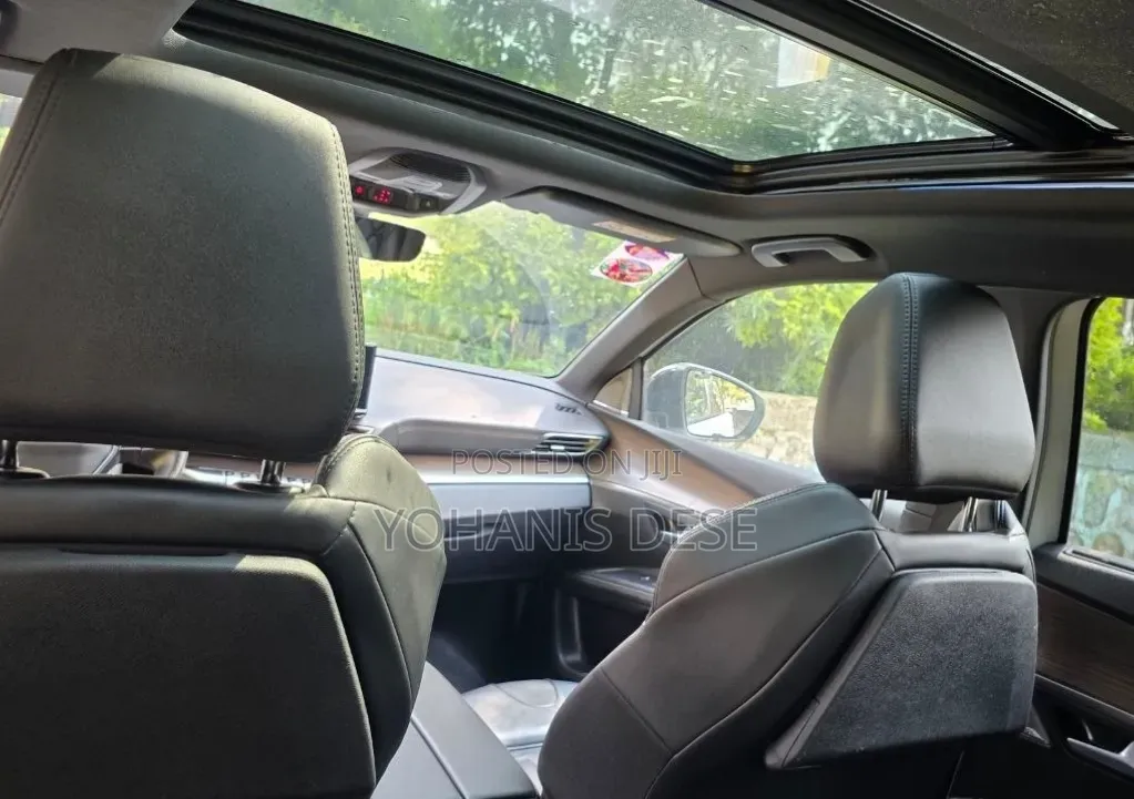 Peugeot 5008 2021 White