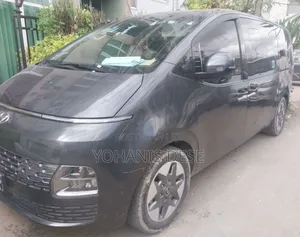 Hyundai Staria 2022 Black