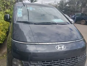 Hyundai Staria 2022 Black
