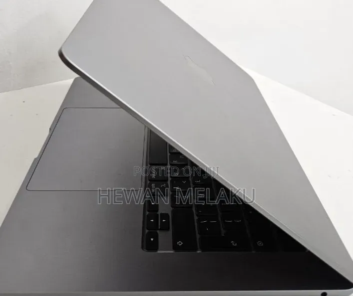 New Laptop Apple MacBook Air 2024 M3 8GB Apple M3 SSD 512GB