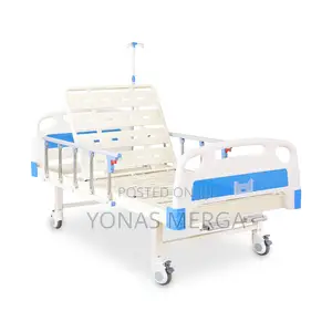 Adjustable Patients bed仆三Castors, Mattress, IV Pole Is Optional.