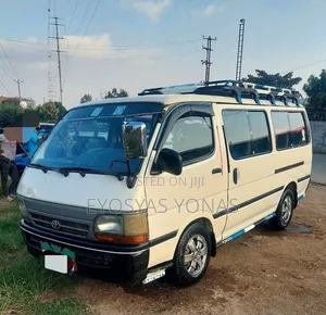 Toyota Grand HiAce 2002 White