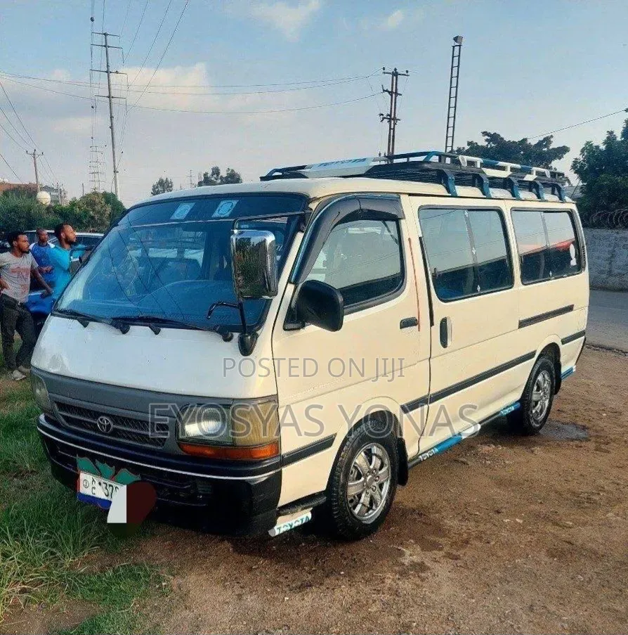 Toyota Grand HiAce 2002 White
