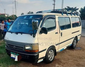 Toyota Grand HiAce 2002 White