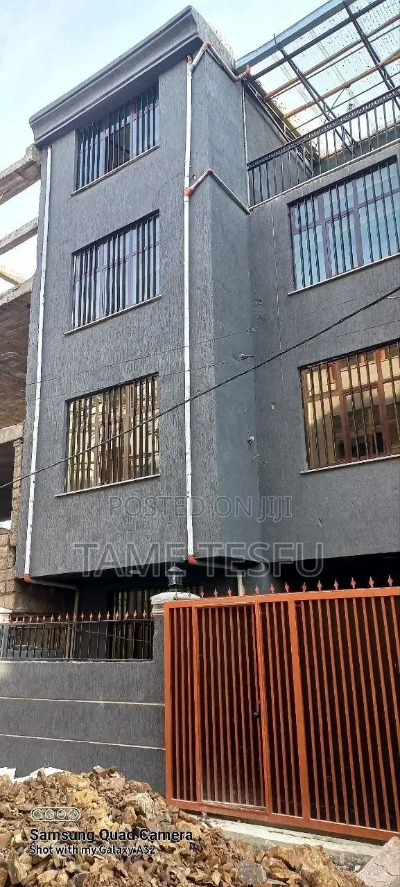 Furnished 5bdrm House in ጋርመንት, Nifas Silk-Lafto for sale