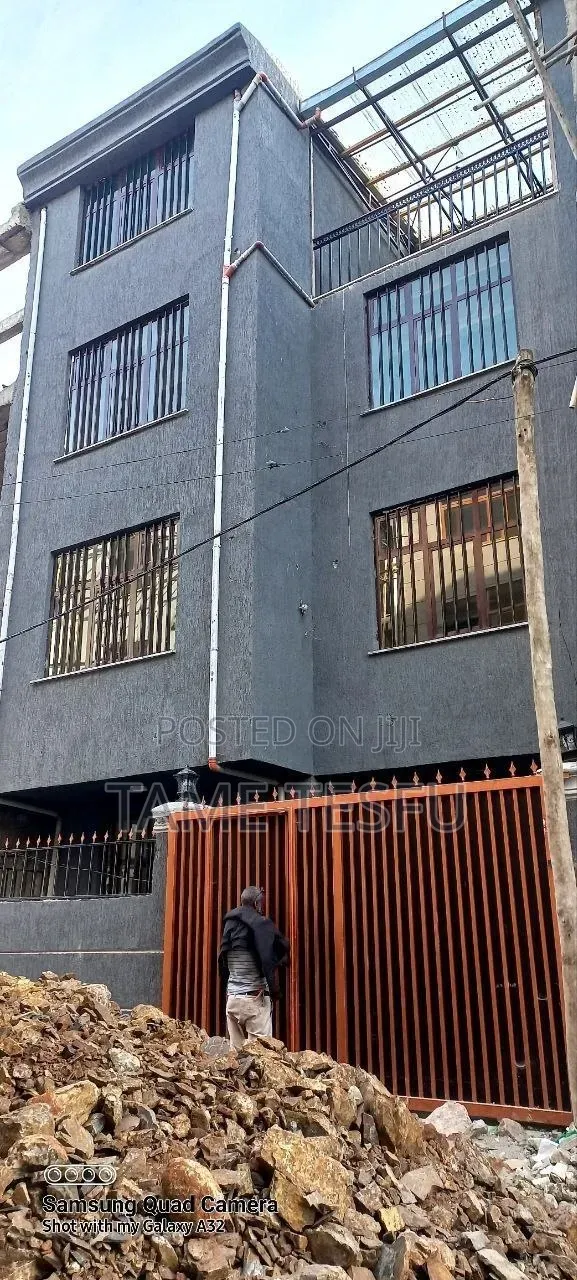 Furnished 5bdrm House in ጋርመንት, Nifas Silk-Lafto for sale