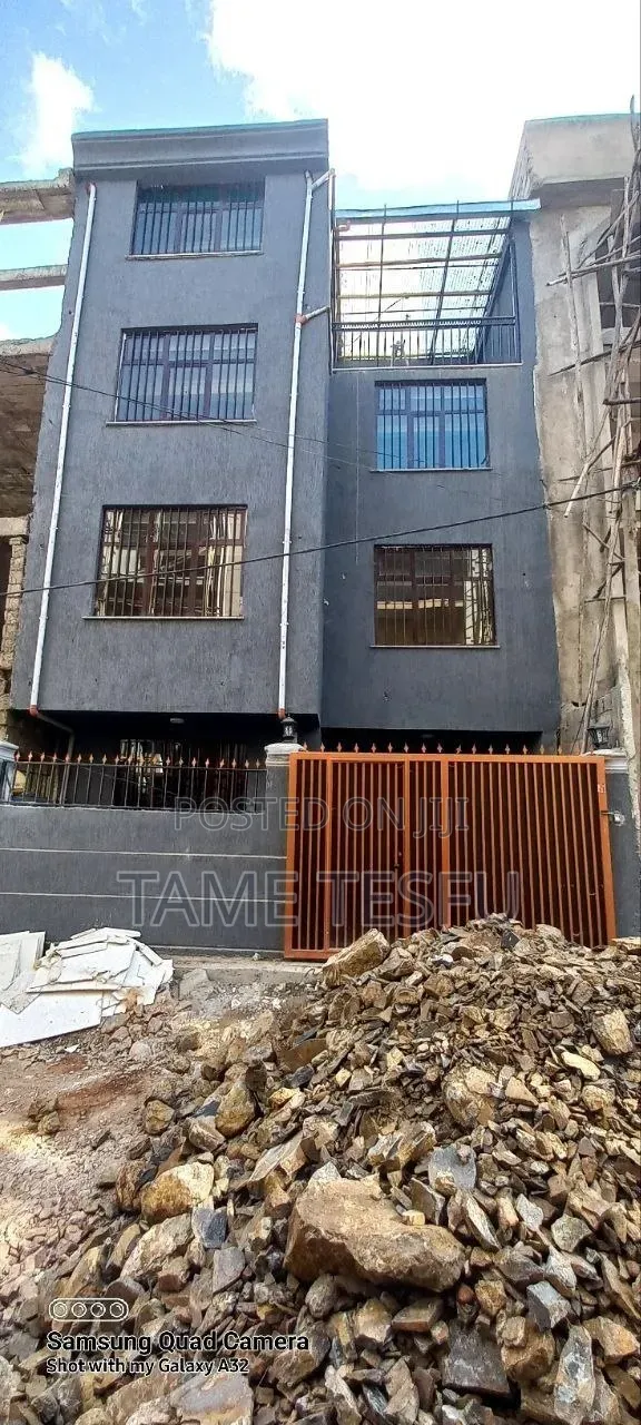 Furnished 5bdrm House in ጋርመንት, Nifas Silk-Lafto for sale