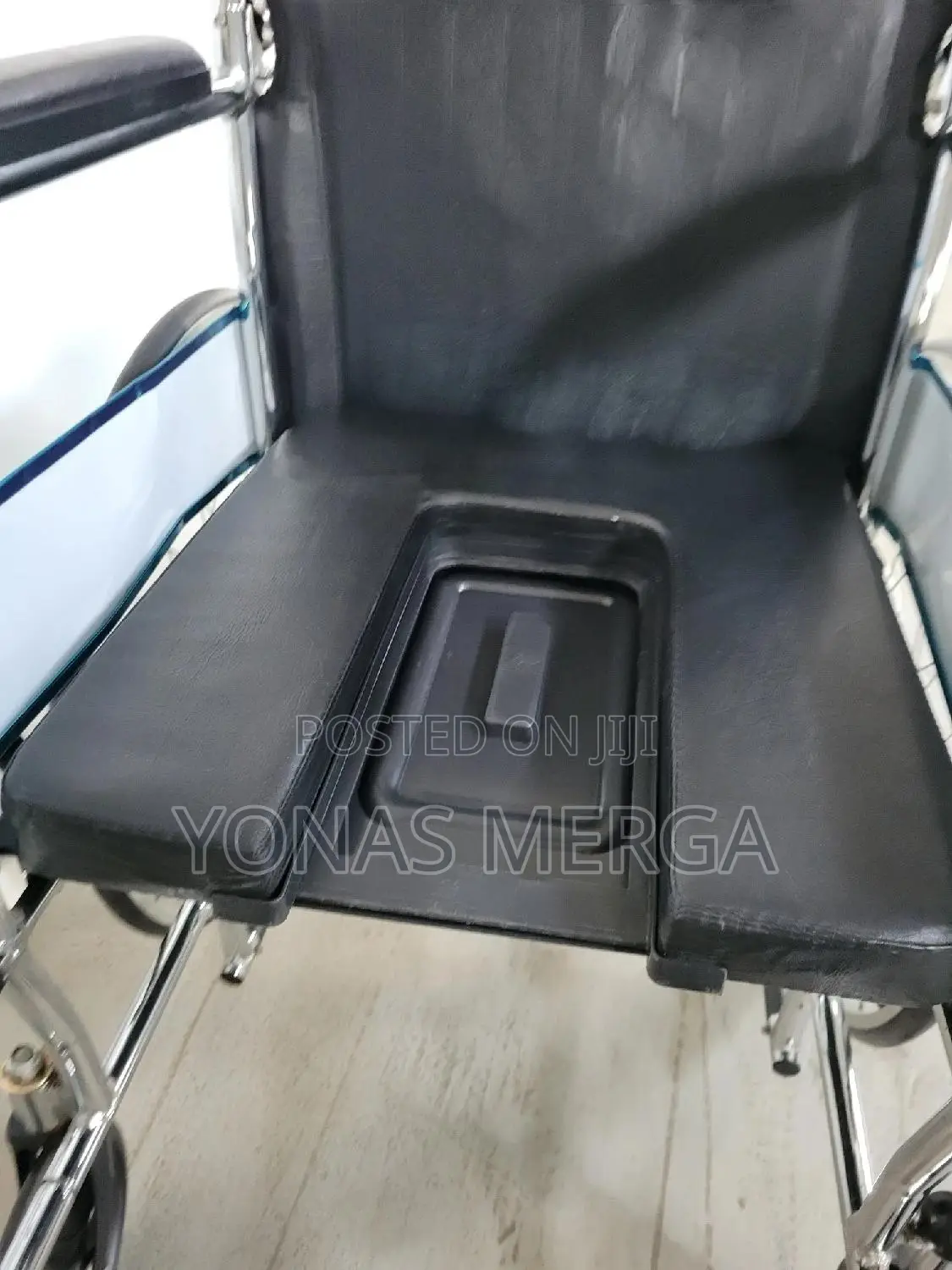 COMMODE WHEELCHAIR Wiz CASTER WHEEL妨与two-stage Self-Locking Rear Brake