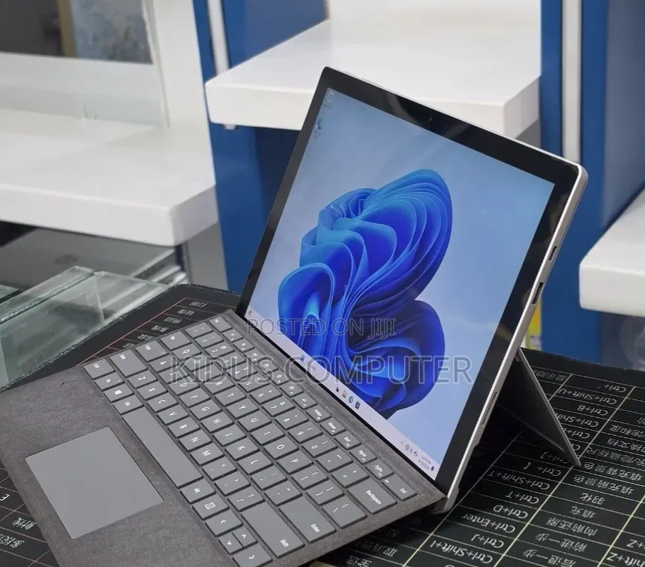 New Laptop Microsoft Surface 32GB Intel Core i7 SSD 1T