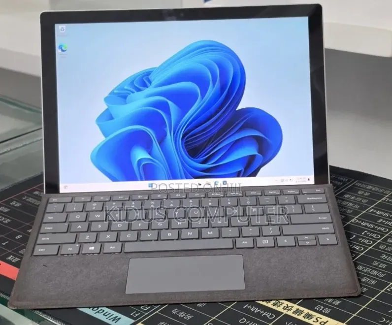 New Laptop Microsoft Surface 32GB Intel Core i7 SSD 1T