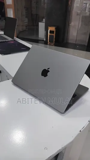 New Laptop Apple MacBook Pro 2021 M1 32GB Apple M1 Pro SSD 1T