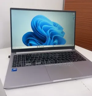 New Laptop Samsung Galaxy Book4 16GB Intel Core 5 SSD 512GB