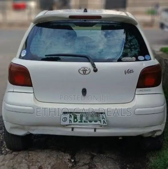 Toyota Vitz 2004 White
