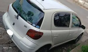 Toyota Vitz 2004 White