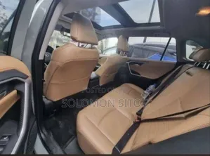 Toyota RAV4 XLE Premium 2021