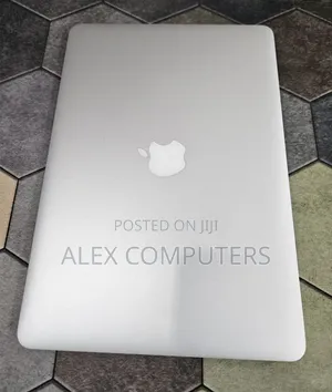 New Laptop Apple MacBook 8GB Intel Core i5 SSD 256GB