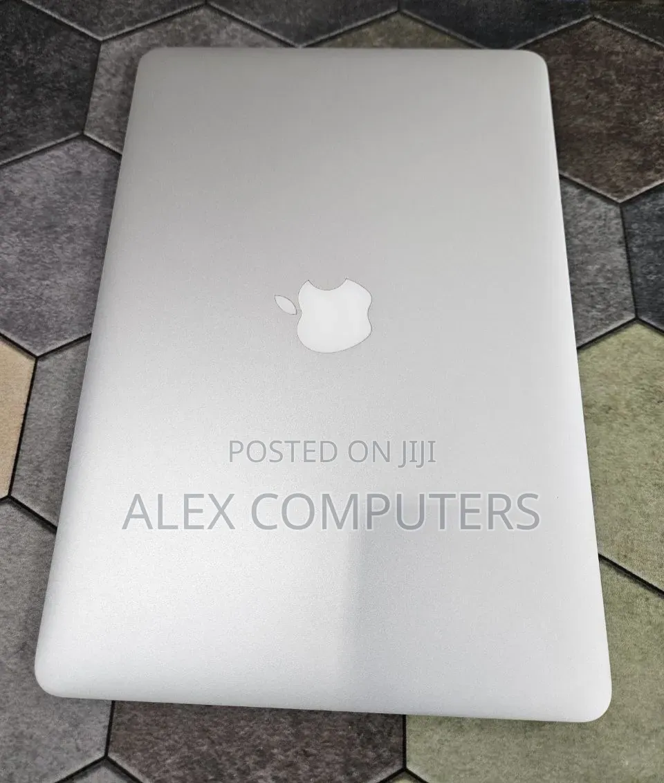 New Laptop Apple MacBook 8GB Intel Core i5 SSD 256GB
