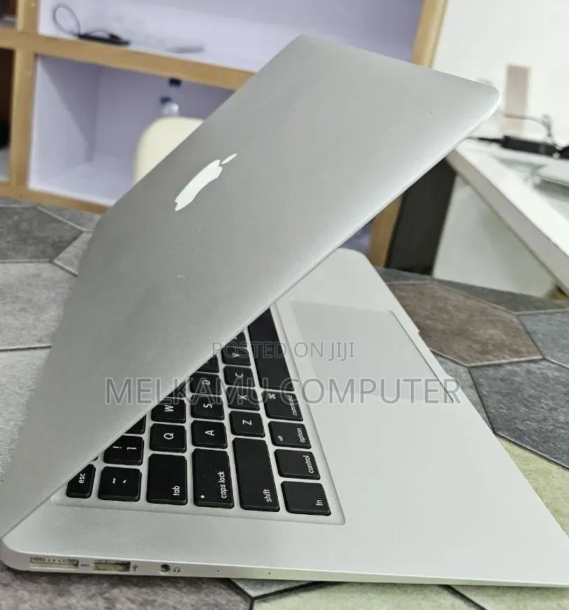 New Laptop Apple MacBook Air 2017 8GB Intel Core i5 SSD 256GB