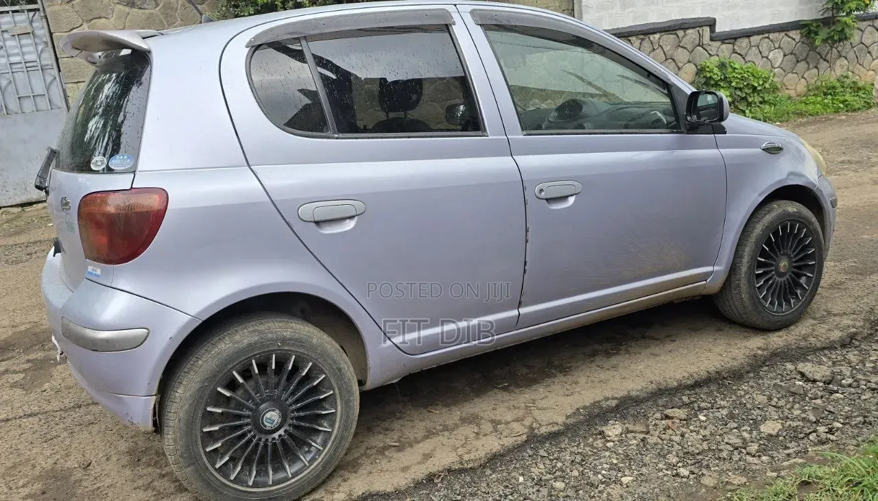 Toyota Vitz 2004 Blue