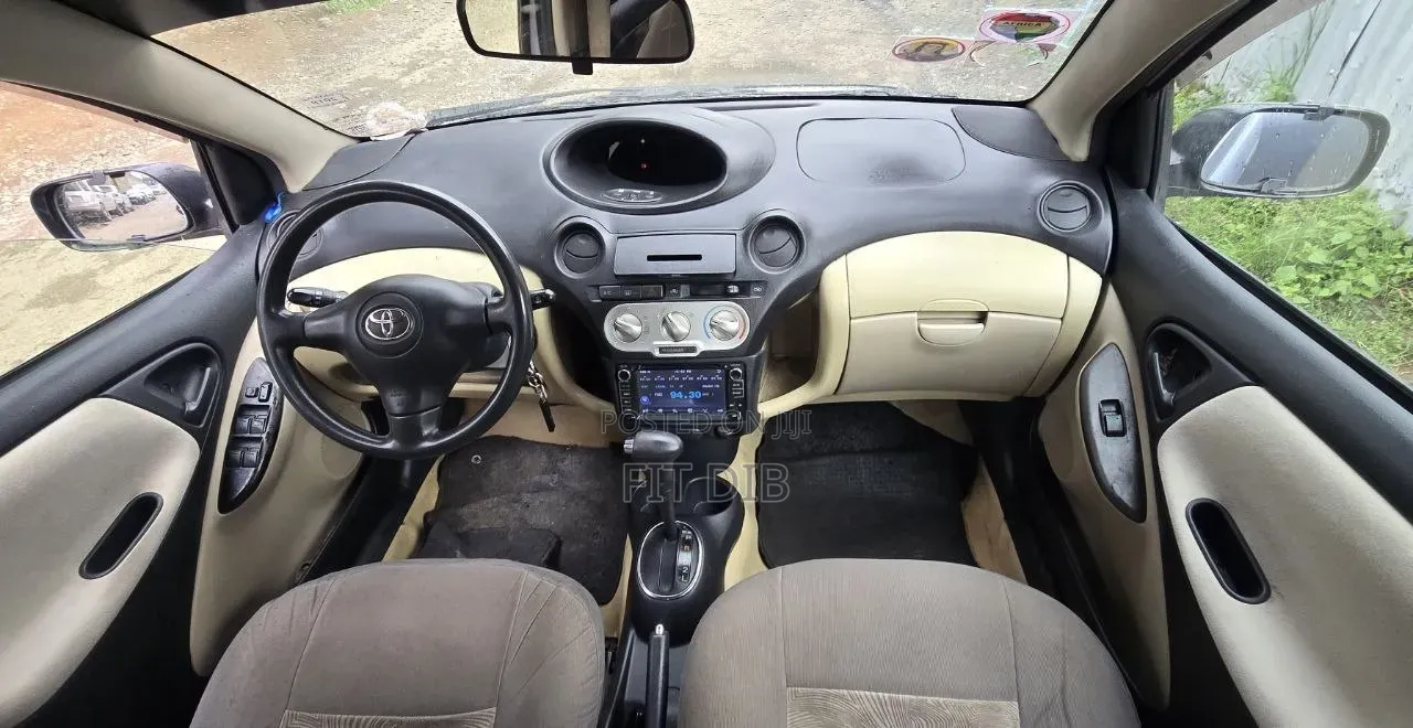 Toyota Vitz 2004 Blue