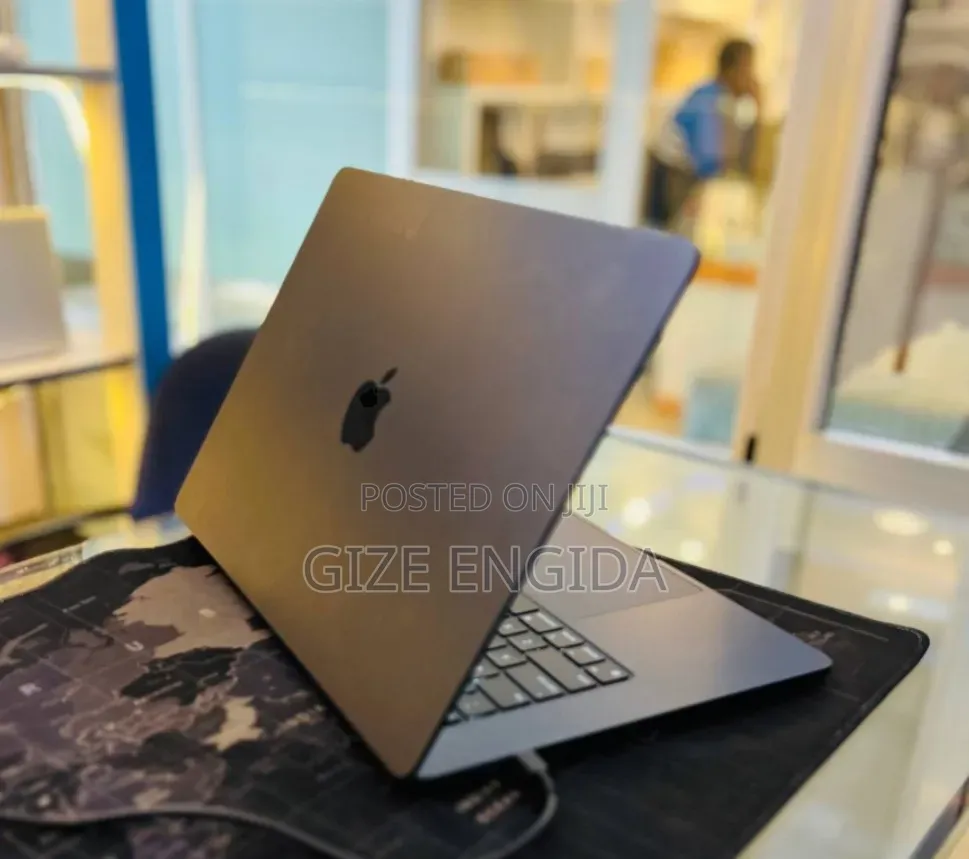 New Laptop Apple MacBook Air 2024 M3 8GB Apple M3 SSD 256GB