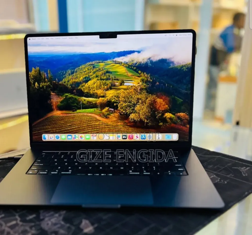 New Laptop Apple MacBook Air 2024 M3 8GB Apple M3 SSD 256GB