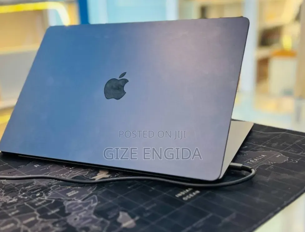 New Laptop Apple MacBook Air 2024 M3 8GB Apple M3 SSD 256GB