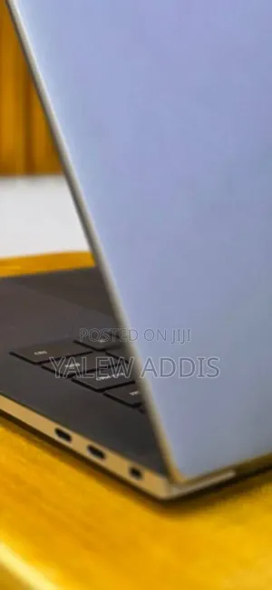 New Laptop Dell Precision 5560 16GB Intel Core i9 SSD 512GB