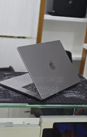 New Laptop Apple MacBook Pro 2020 M1 32GB Apple M1 Pro SSD 512GB