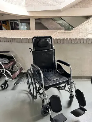 ምቹ ሄድሬስት ያለው ዊልቸር
Comfortable Headrest Wheelchair