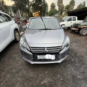 Mitsubishi Attrage 2022 Gray