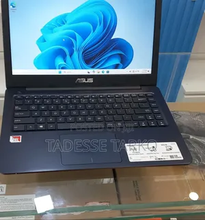 New Laptop Asus 8GB AMD SSD 256GB